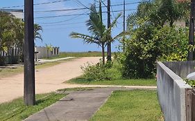 Casa a poucos metros da praia!